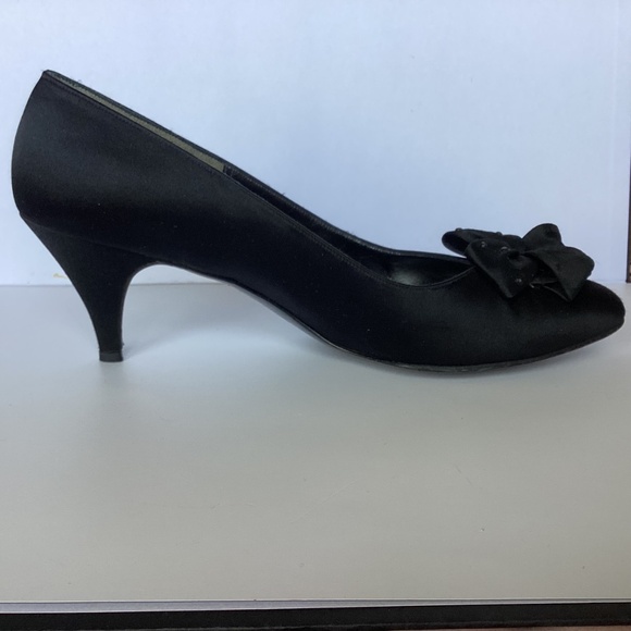 2/$60 Bonwit Teller Dress Pumps. Size: 8 1/2 M Color: Black - - Picture 4 of 10